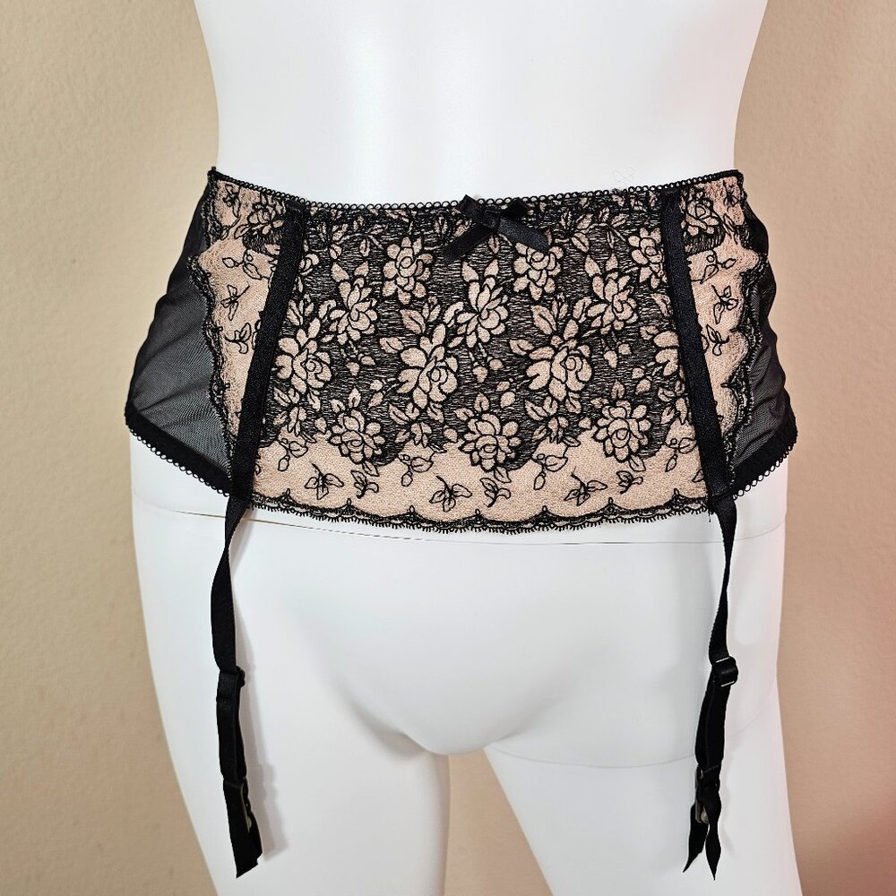 NWT Victoria's Secret Black/Nude Floral Embroidery Wide Garter Belt Size XS/S